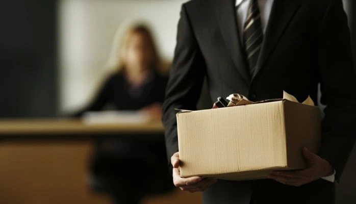 Retraite d’office pour invalidité et urgence en matière de référé-suspension